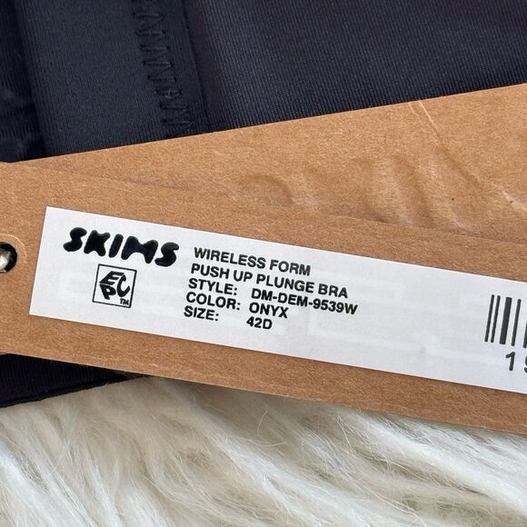 Skims Wireless Form Push Up Plunge Bra Onyx Size 42D - Picture 8 of 8